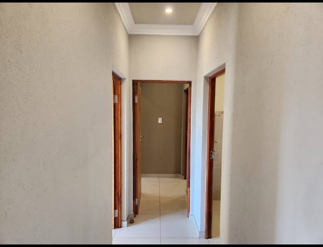 2 BEDROOM FLAT TO LET IN WENDYWOOD